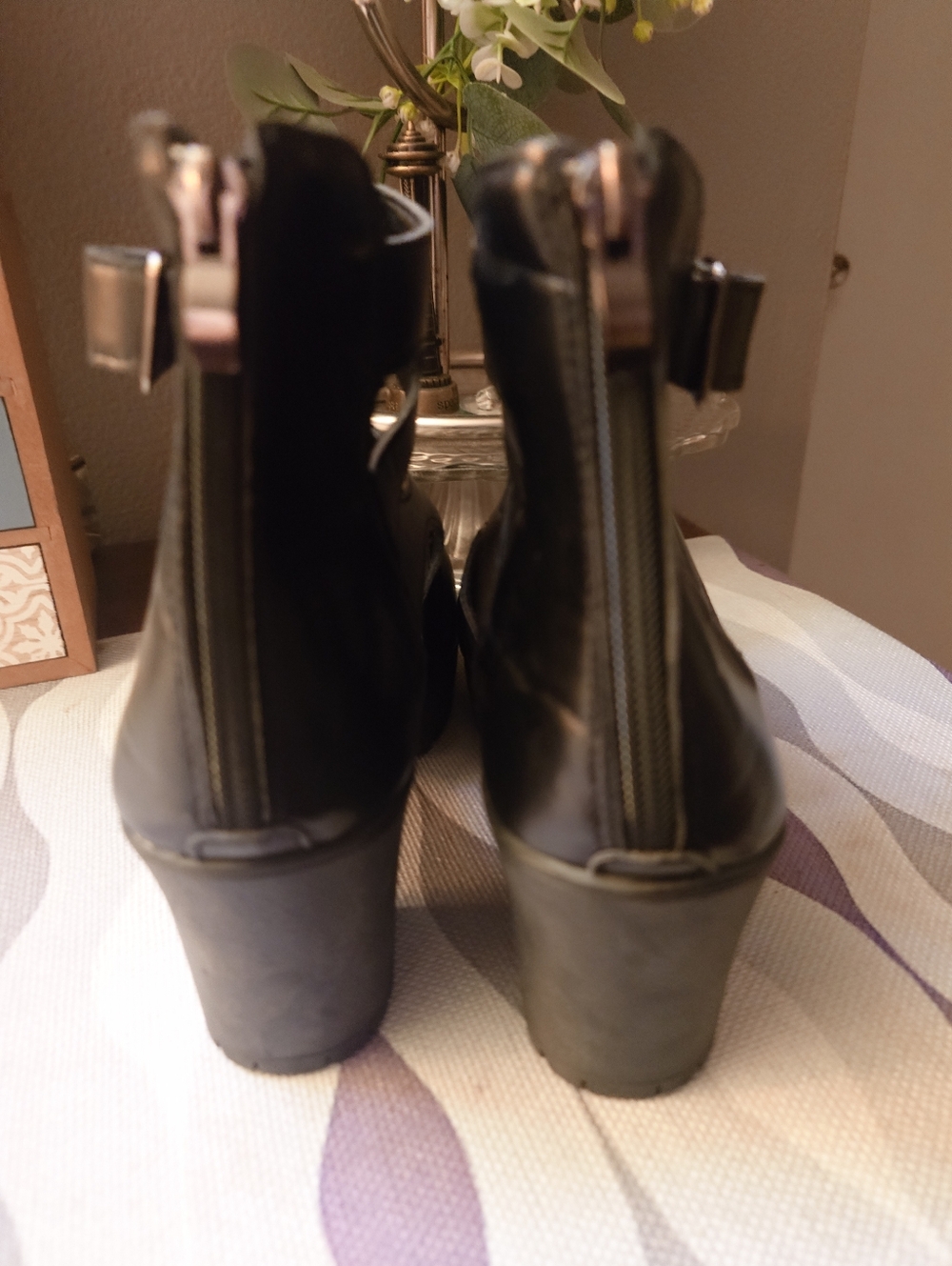 Women's Black Cutout Chunky Heel Sandals - Picture 4 of 6